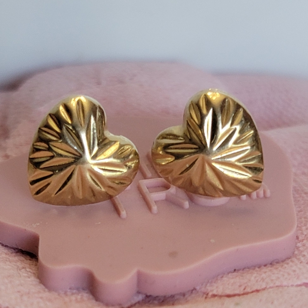 14k Solid Yellow Gold Heart Shape Stud Earrings - image 3